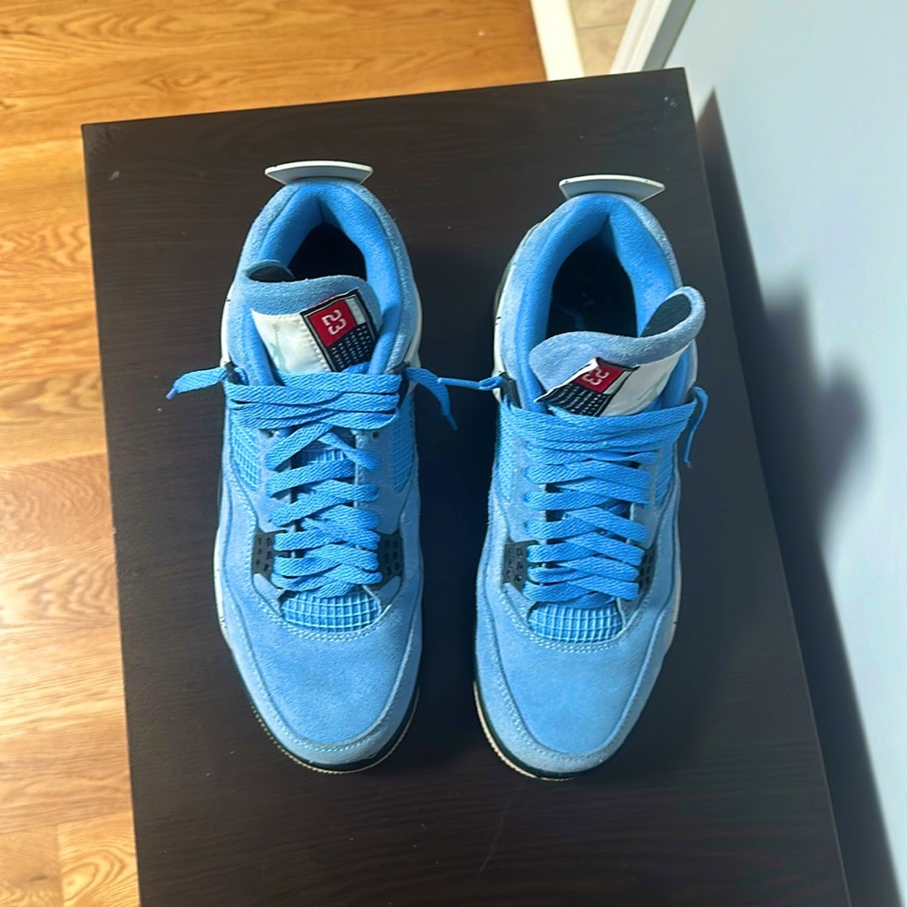 Slightly used UNC Jordan 4 with no box.